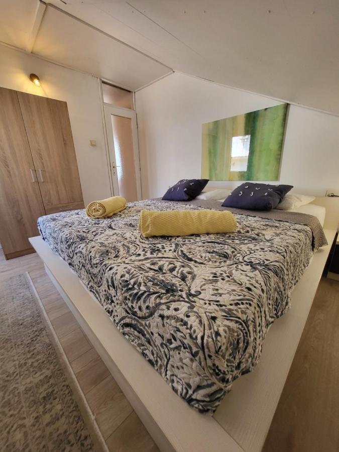 Apartmaniinprimosten Ngoại thất bức ảnh