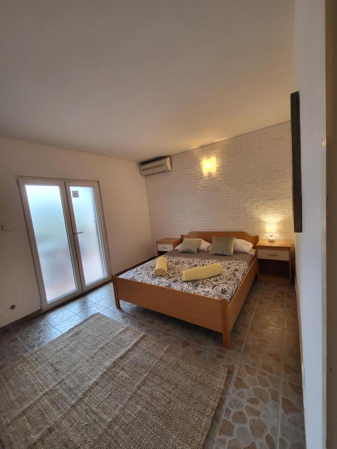 Apartmaniinprimosten Ngoại thất bức ảnh